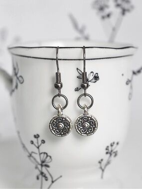 5 For $25💫Ornate Silver Swirl Medallion Earrings Dangles